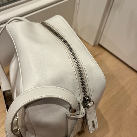 Authentic SALVATORE FERRAGAMO Camera Bag - Picture 8 of 11